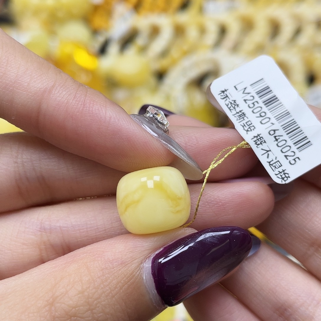 琥珀未镶嵌裸石13.3*11.4mm妖花拉丝老型珠