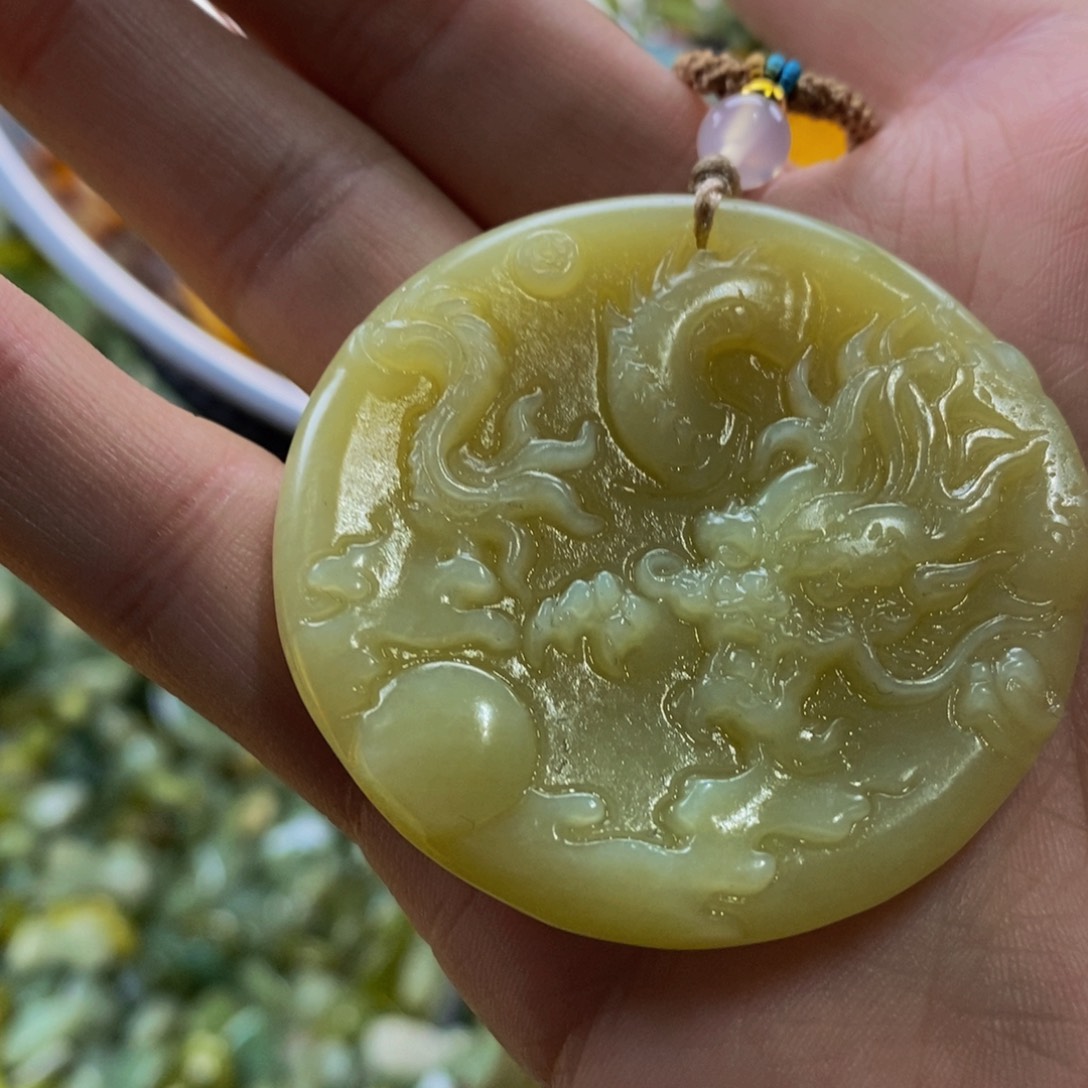 蛇纹石玉吊坠未镶嵌
