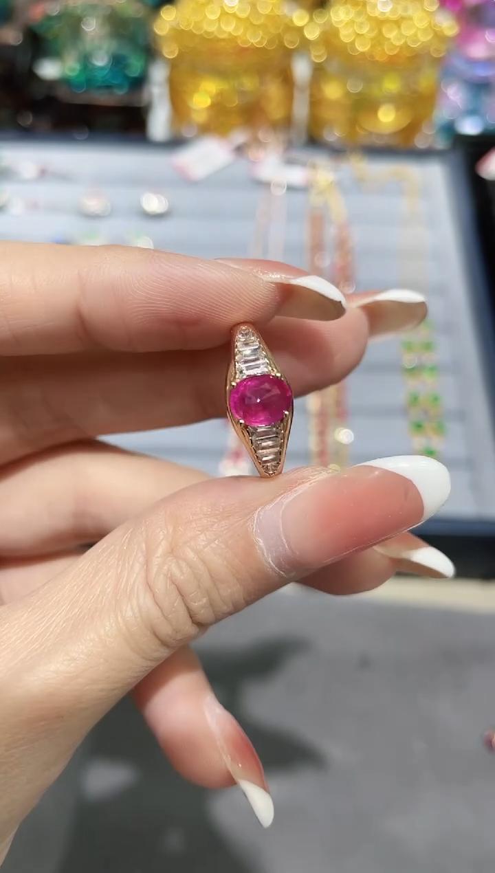 18K金镶嵌天然无烧红宝石戒指