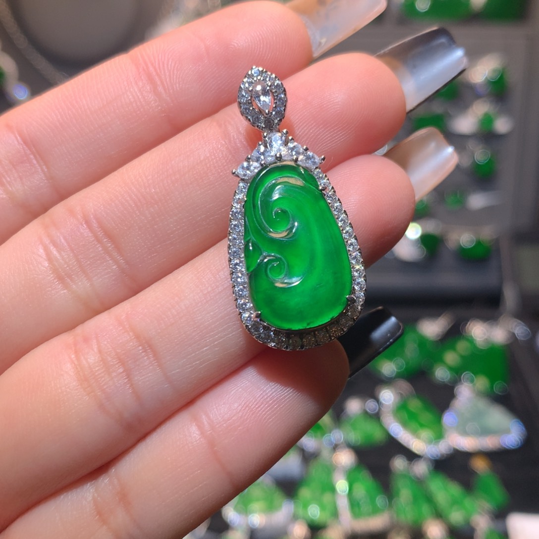 翡翠颈饰银S925镶嵌如意