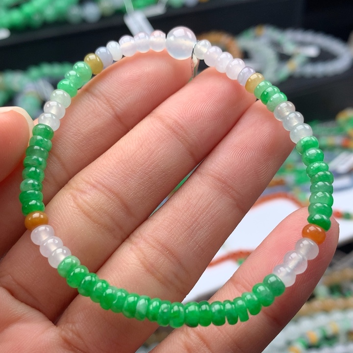 翡翠手镯未镶嵌卡