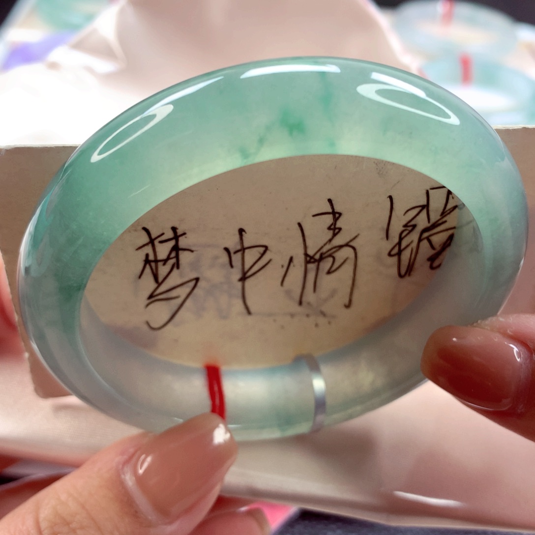 翡翠手镯未镶嵌炸光冰绿飘绿丝丝