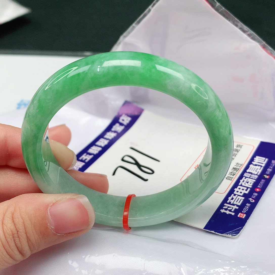 翡翠手镯未镶嵌翡翠