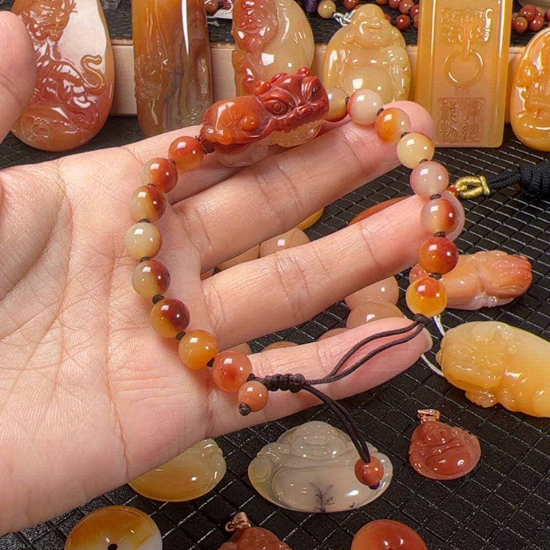 石英质玉（黄龙玉）颈饰未镶嵌