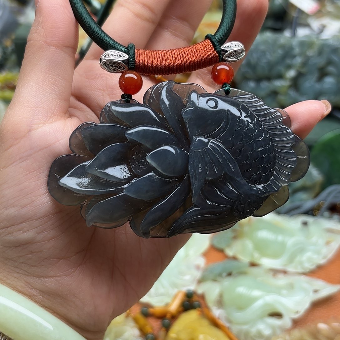 蛇纹石玉未镶嵌吊坠