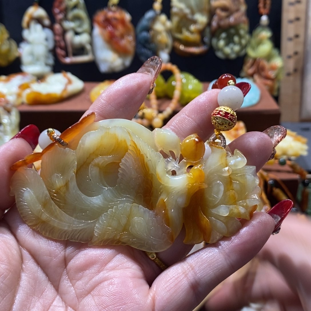 蛇纹石玉颈饰未镶嵌