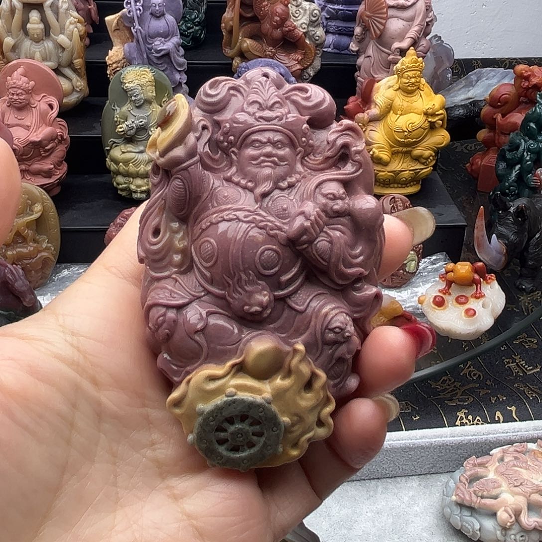 点****石英质玉未镶嵌颈饰