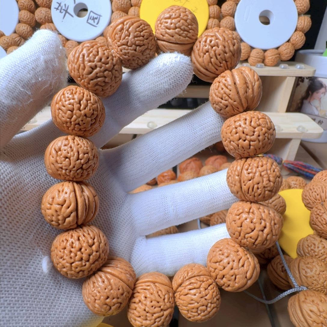 鸿***~文玩桃核手串蚂蚁文