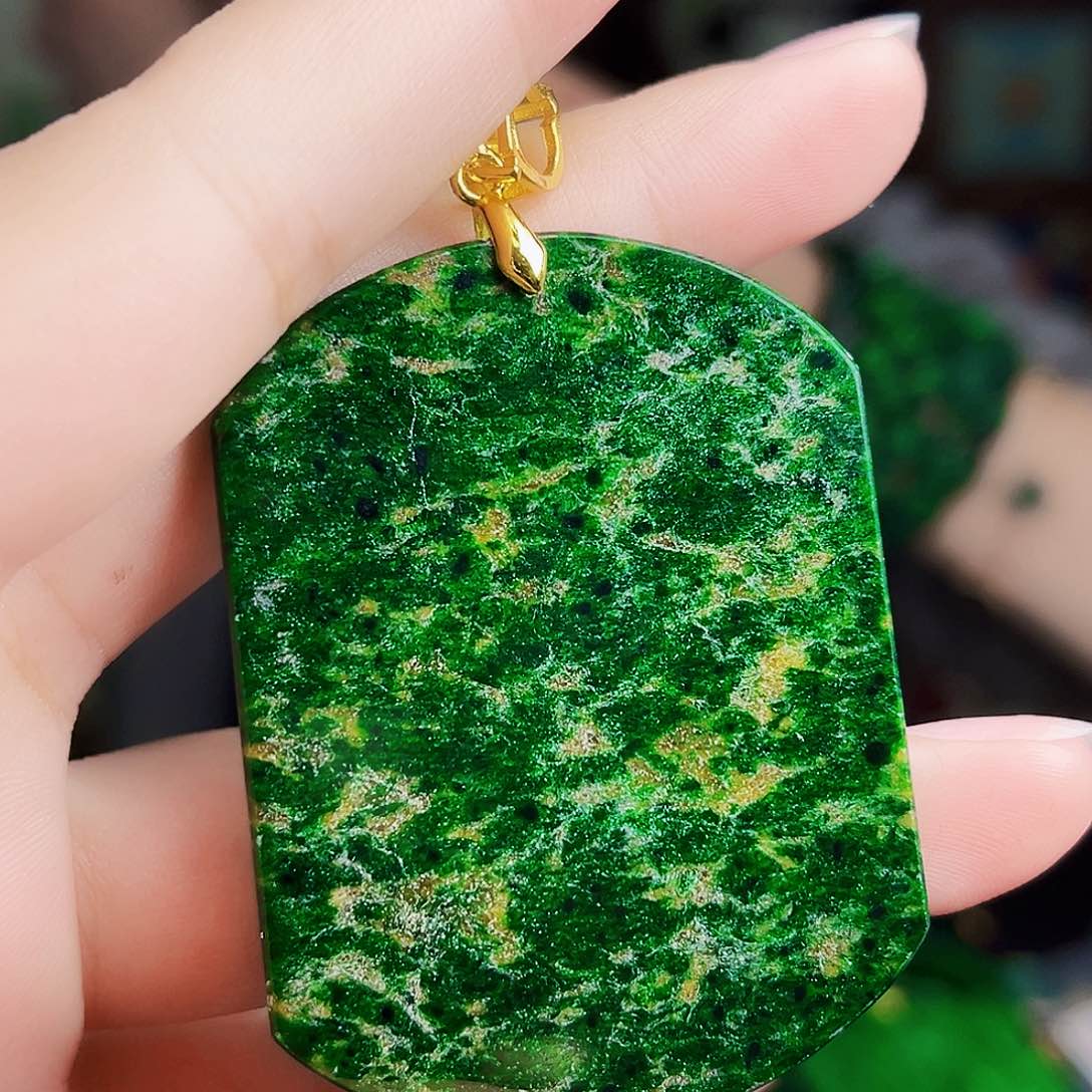 颈饰未镶嵌翡翠多样性