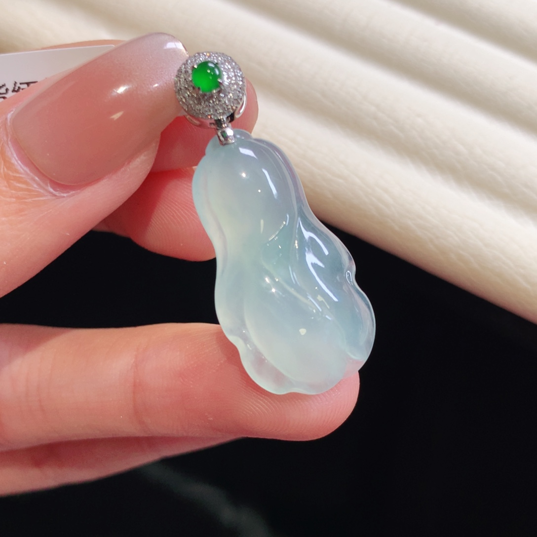 翡翠颈饰18K金镶嵌白菜