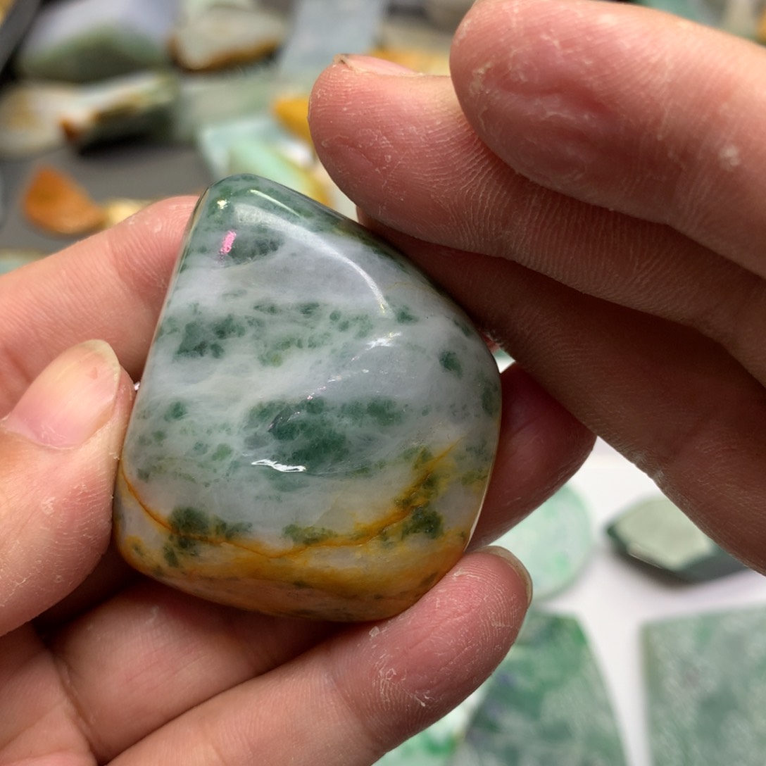 翡翠颈饰未镶嵌翡翠