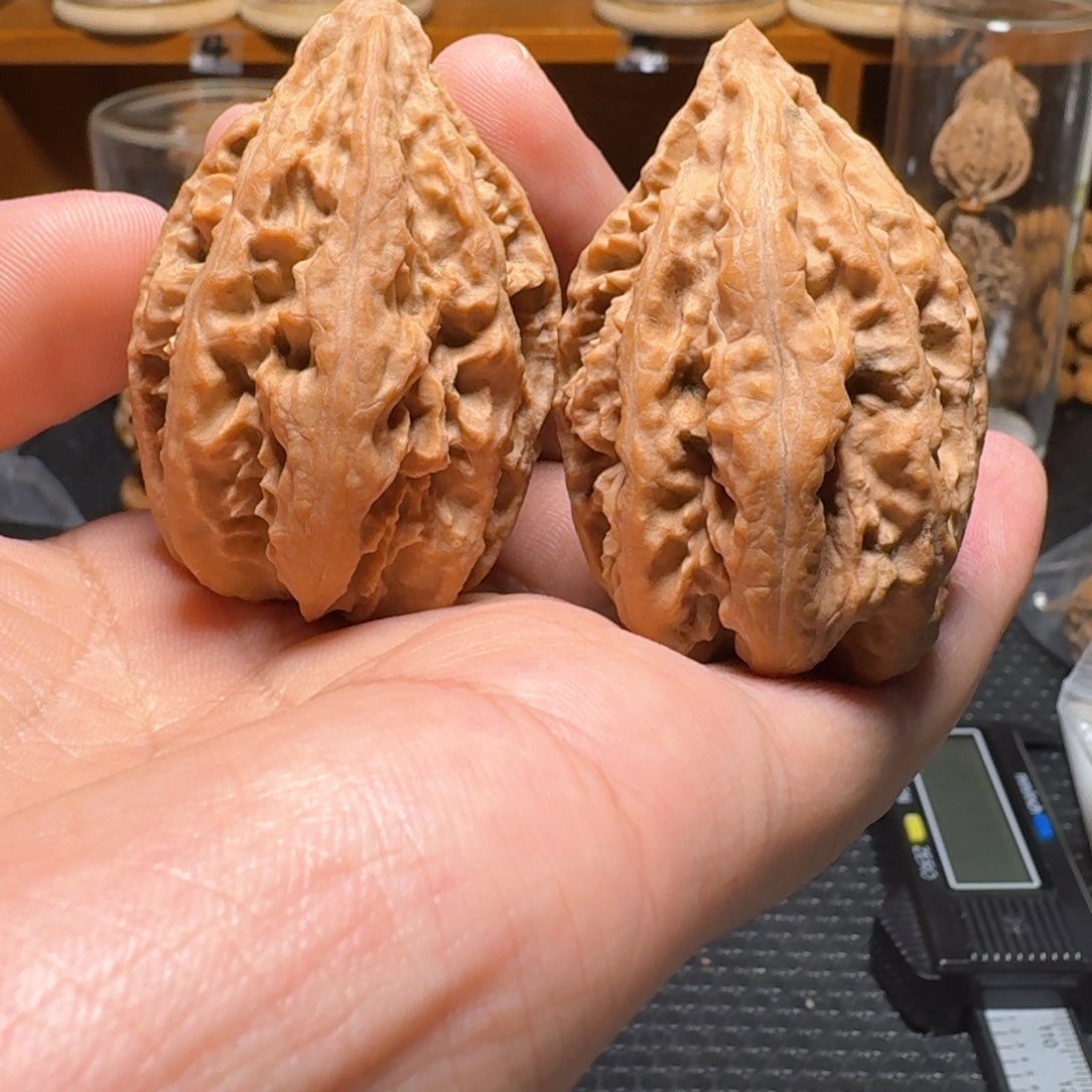 文玩核桃把件粗筋八棱通天塔