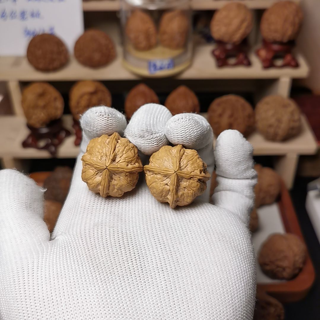 阳***阳核桃文玩核桃高端小众云铁四棱手捻全品