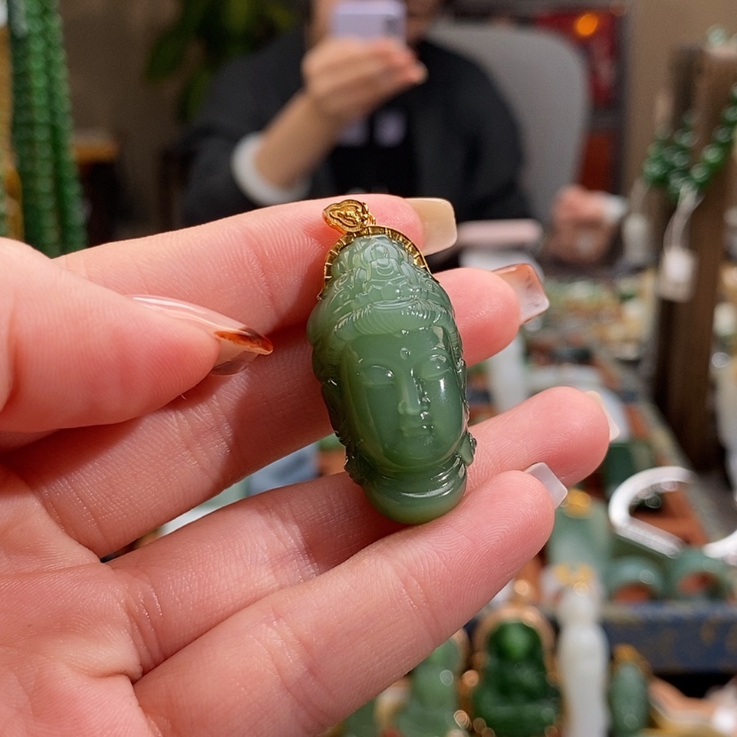 【闪购商品】吊坠(赠链)18K金镶嵌和田玉