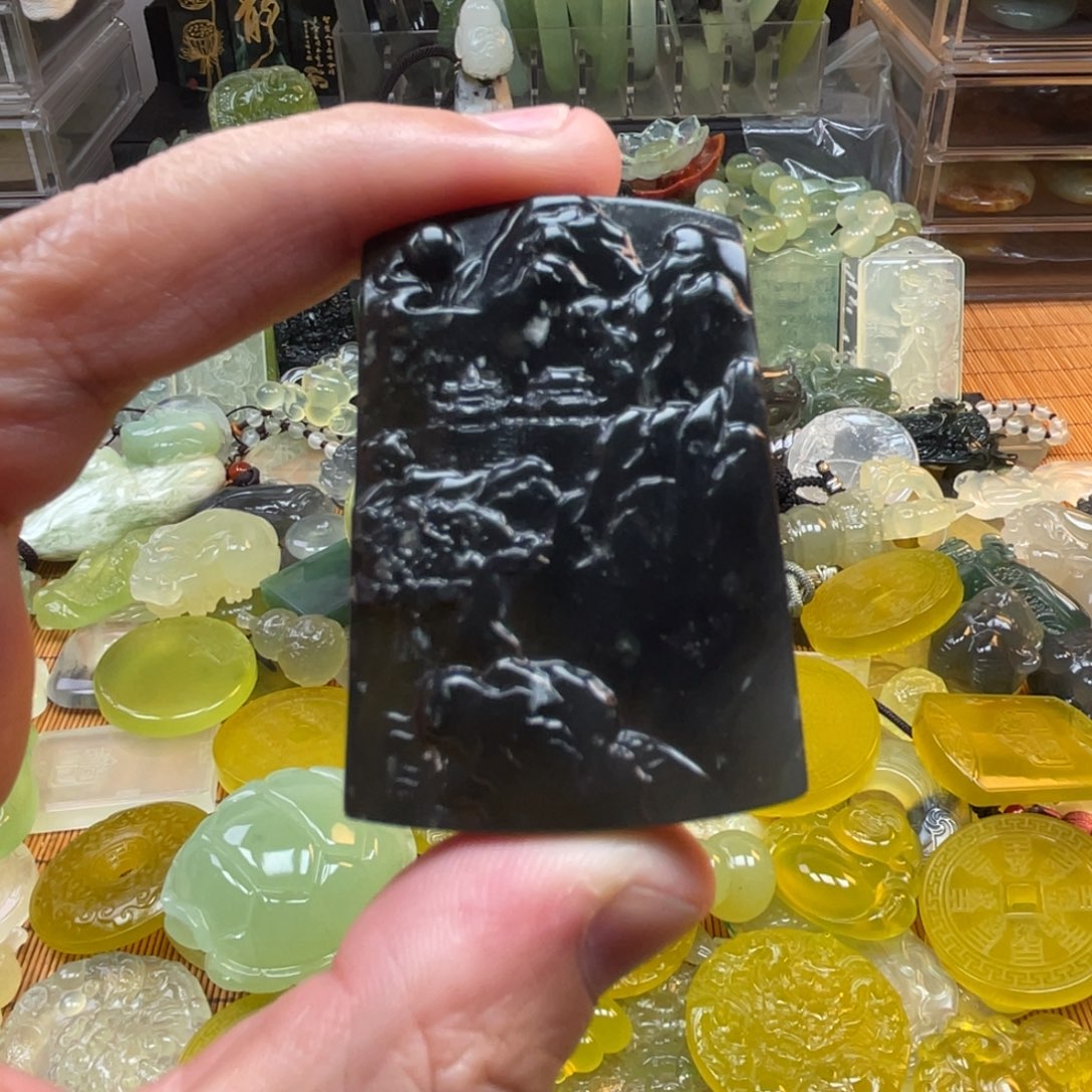 蛇纹石玉未镶嵌颈饰