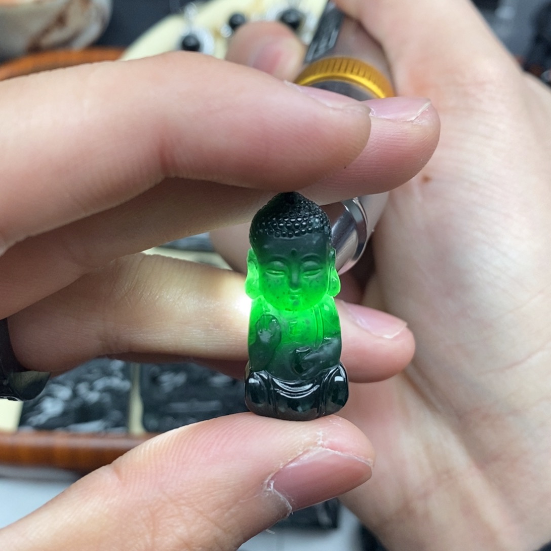 翡翠颈饰未镶嵌宝宝佛