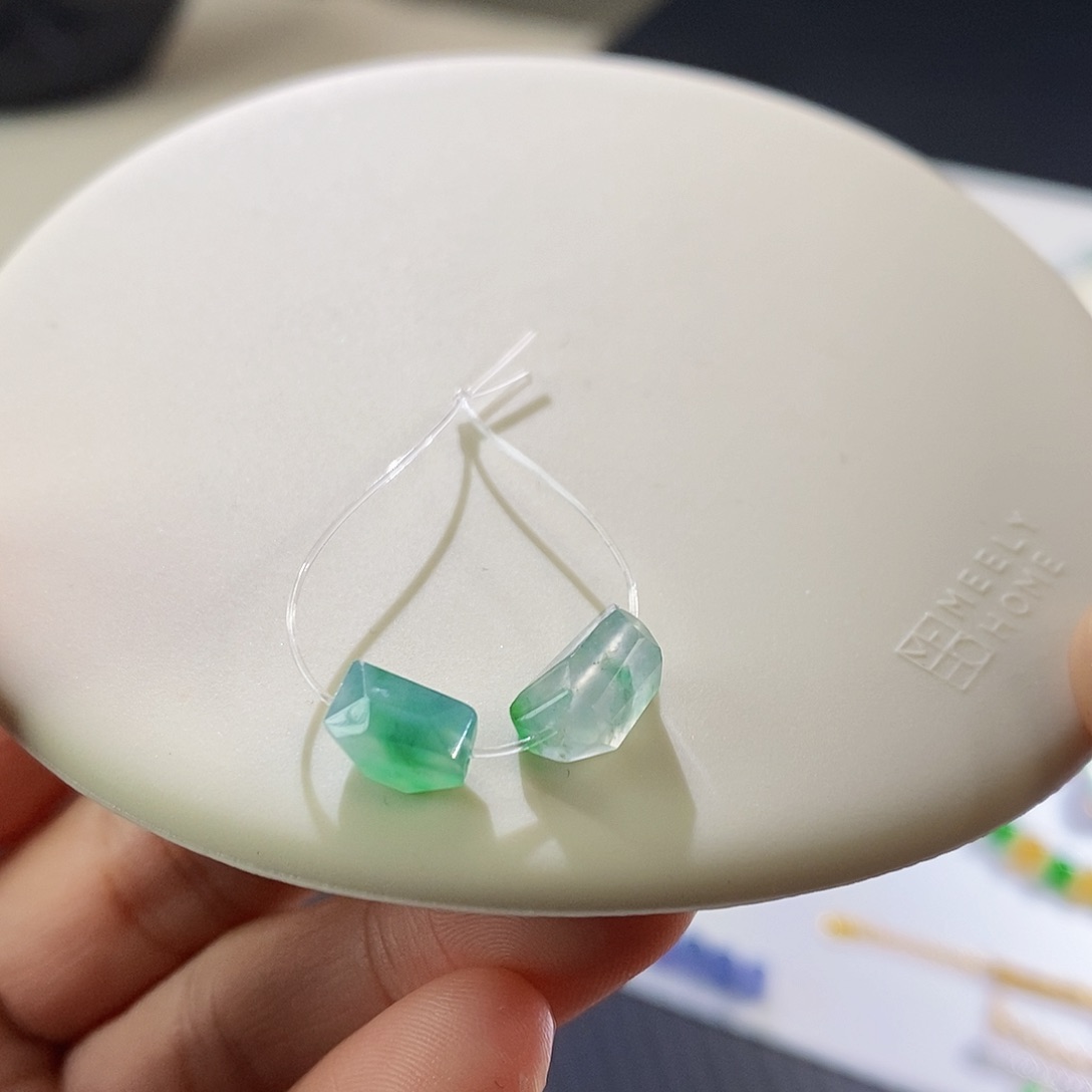 翡翠挂件未镶嵌一对随行