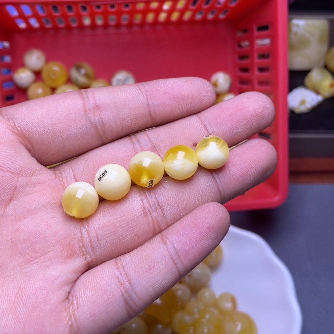 琥珀未镶嵌珠宝奇石多样性发其一