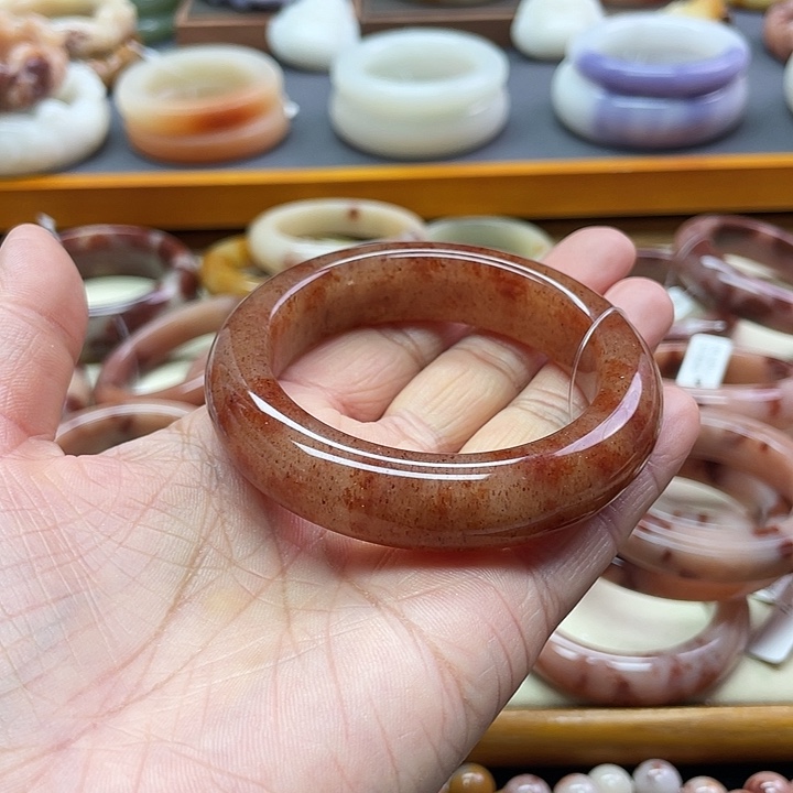 未镶嵌手镯石英质玉充***?