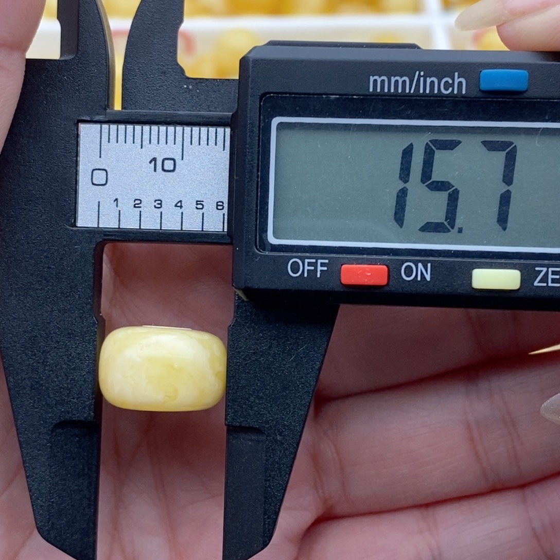 未镶嵌蜜蜡裸石浓蜡飘花墩子