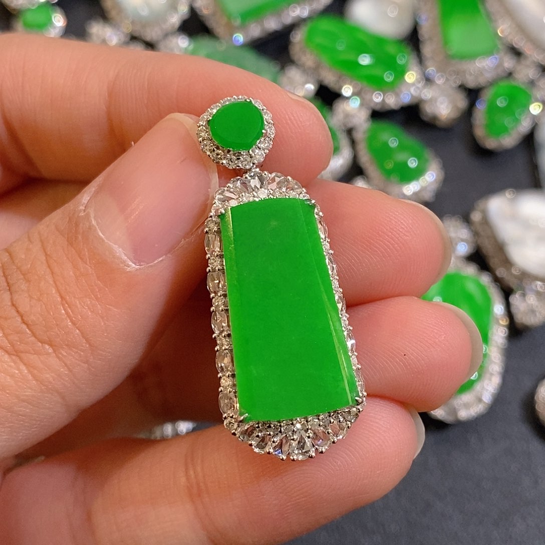 翡翠颈饰18K金镶嵌天然缅甸A货翡翠