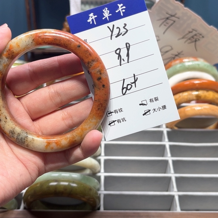 蛇纹石玉手镯合金浥*尘