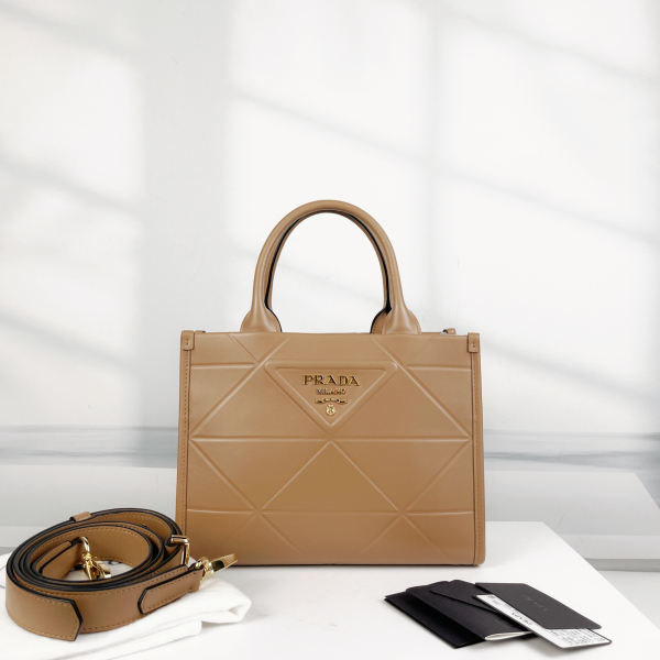 普拉达/包包/皮革提手(25*13*21.5)/C9208008402/251013QR0007