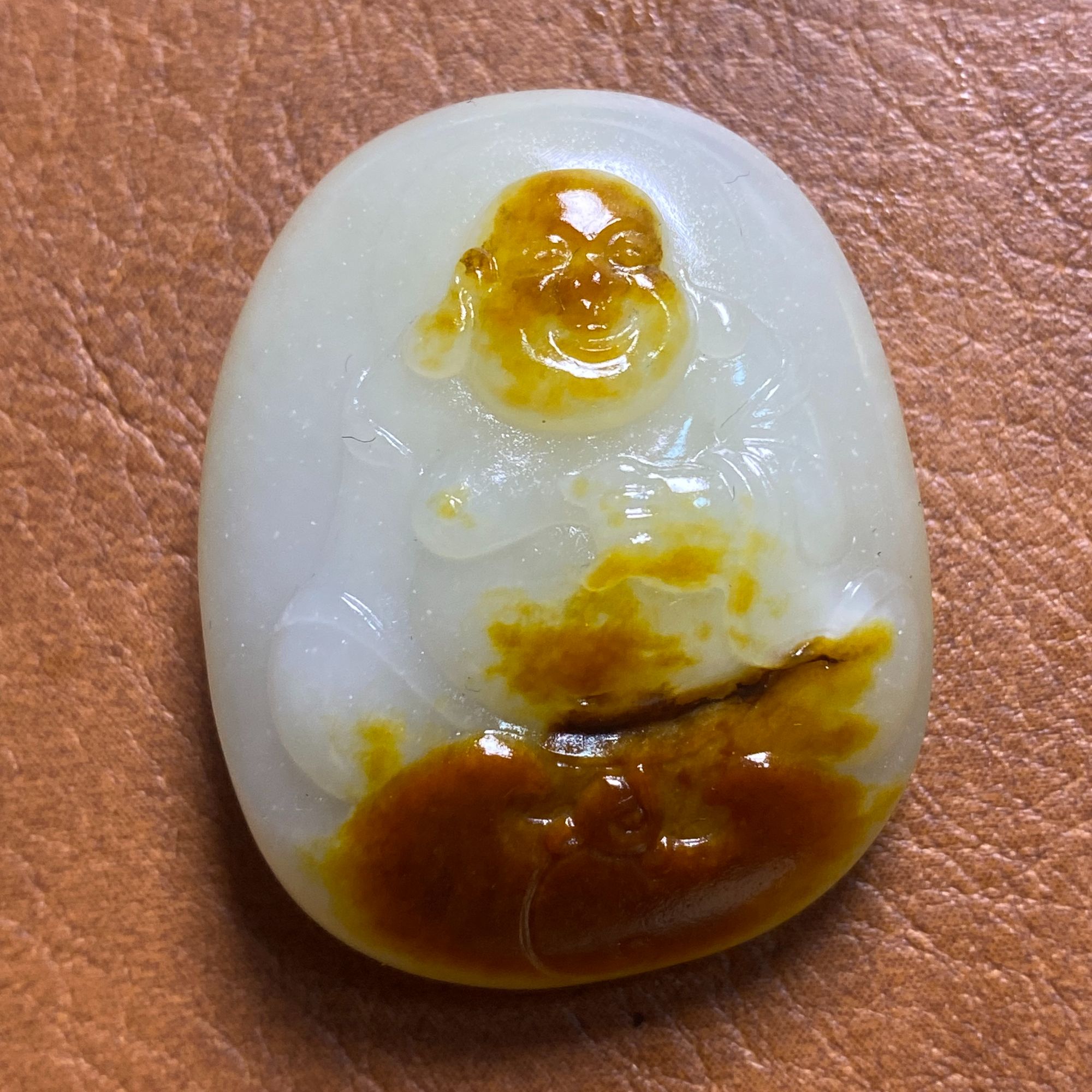 和田玉籽料红皮白肉弥勒佛挂件