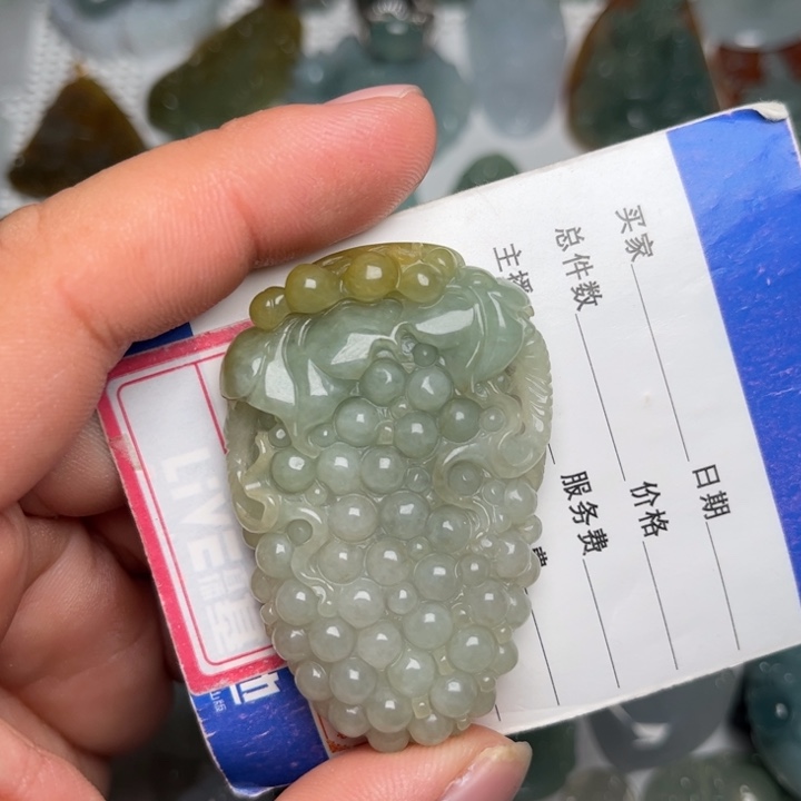 翡翠未镶嵌颈饰葡萄