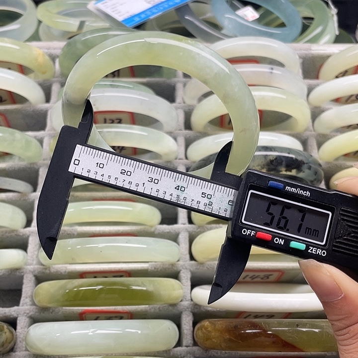 蛇纹石玉未镶嵌手镯123