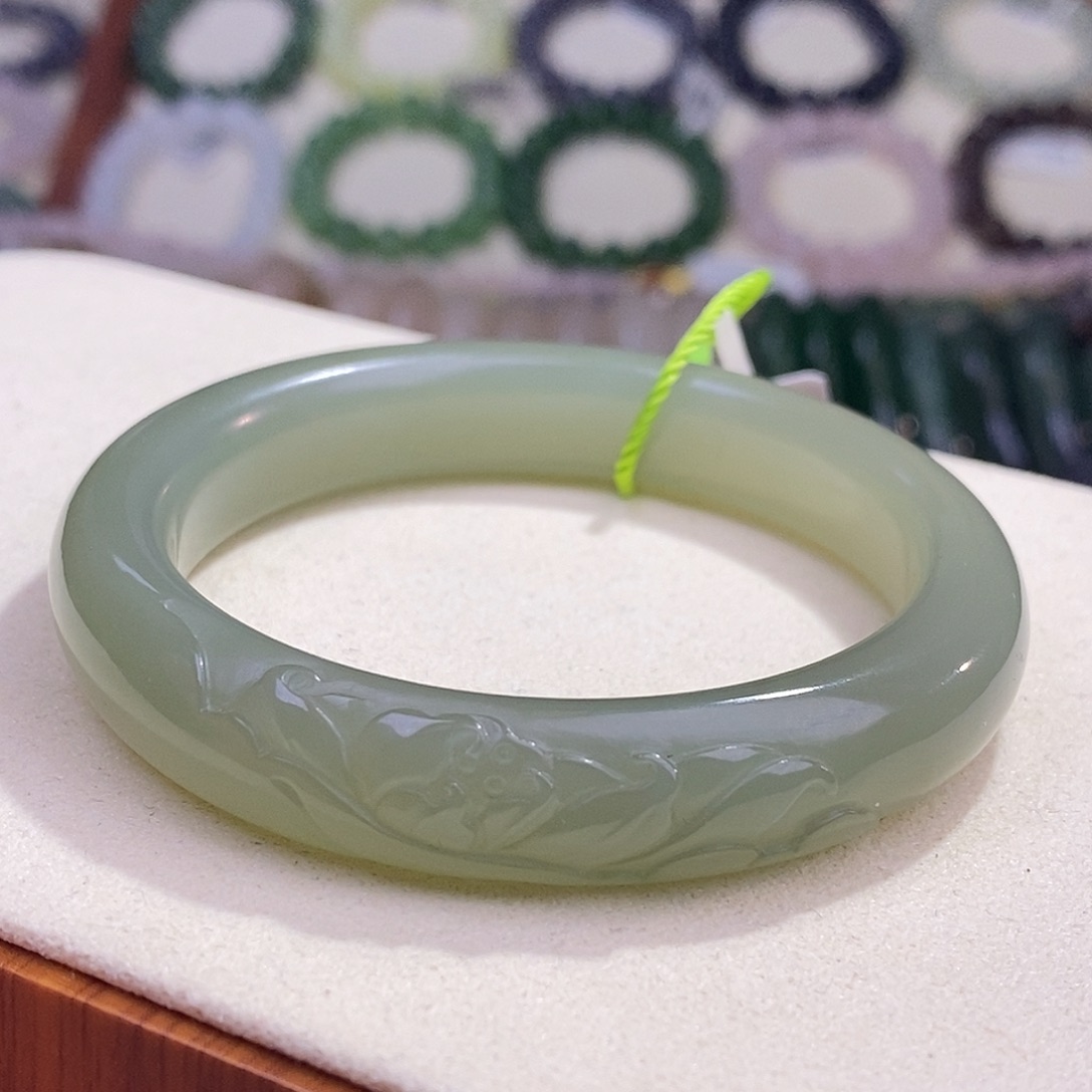 颈饰未镶嵌和田玉53冰晴水老矿料雕花手镯