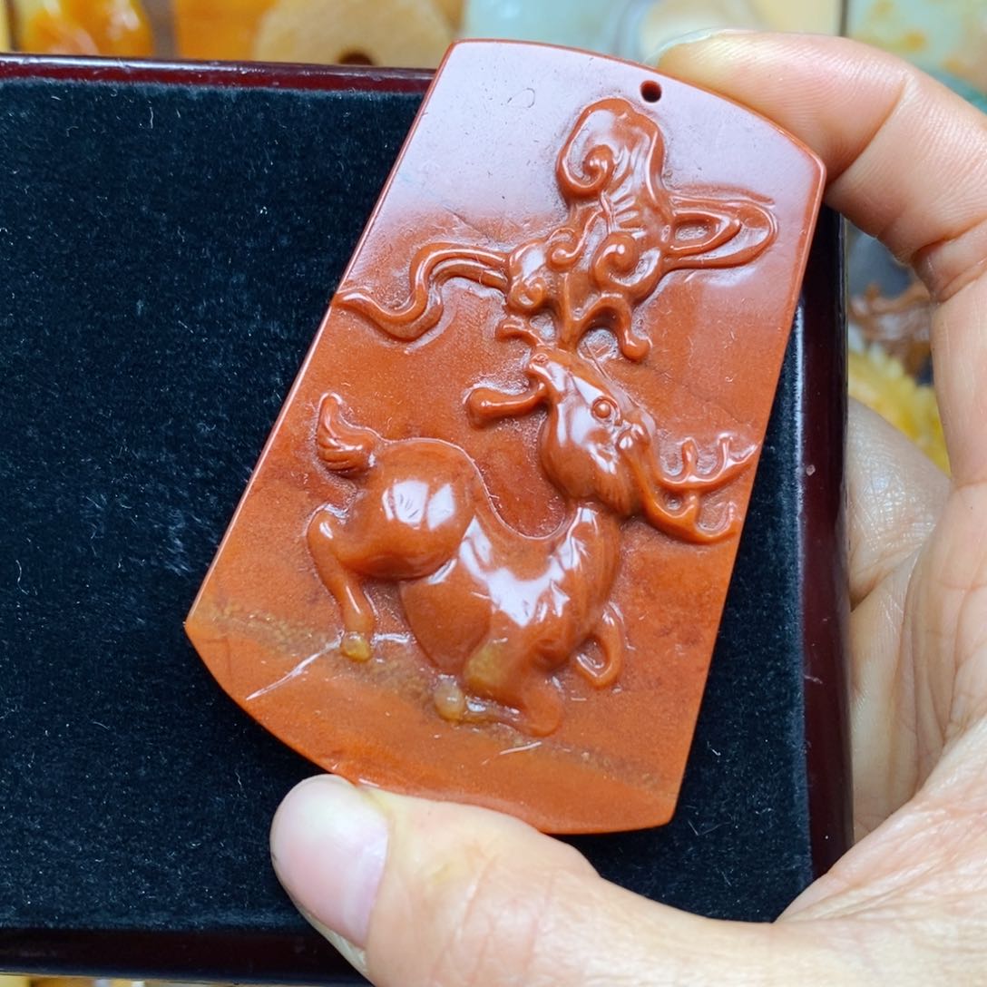 石英质玉（黄龙玉）颈饰未镶嵌