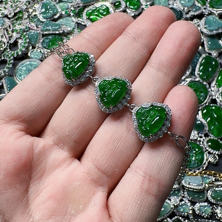 翡翠颈饰未镶嵌天然A货翡翠放漏