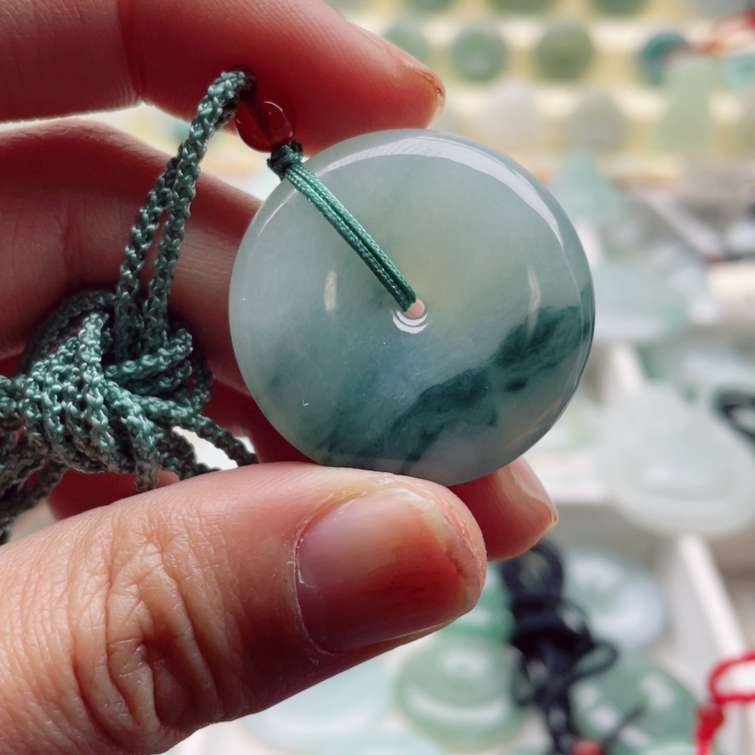 翡翠颈饰未镶嵌天然翡翠