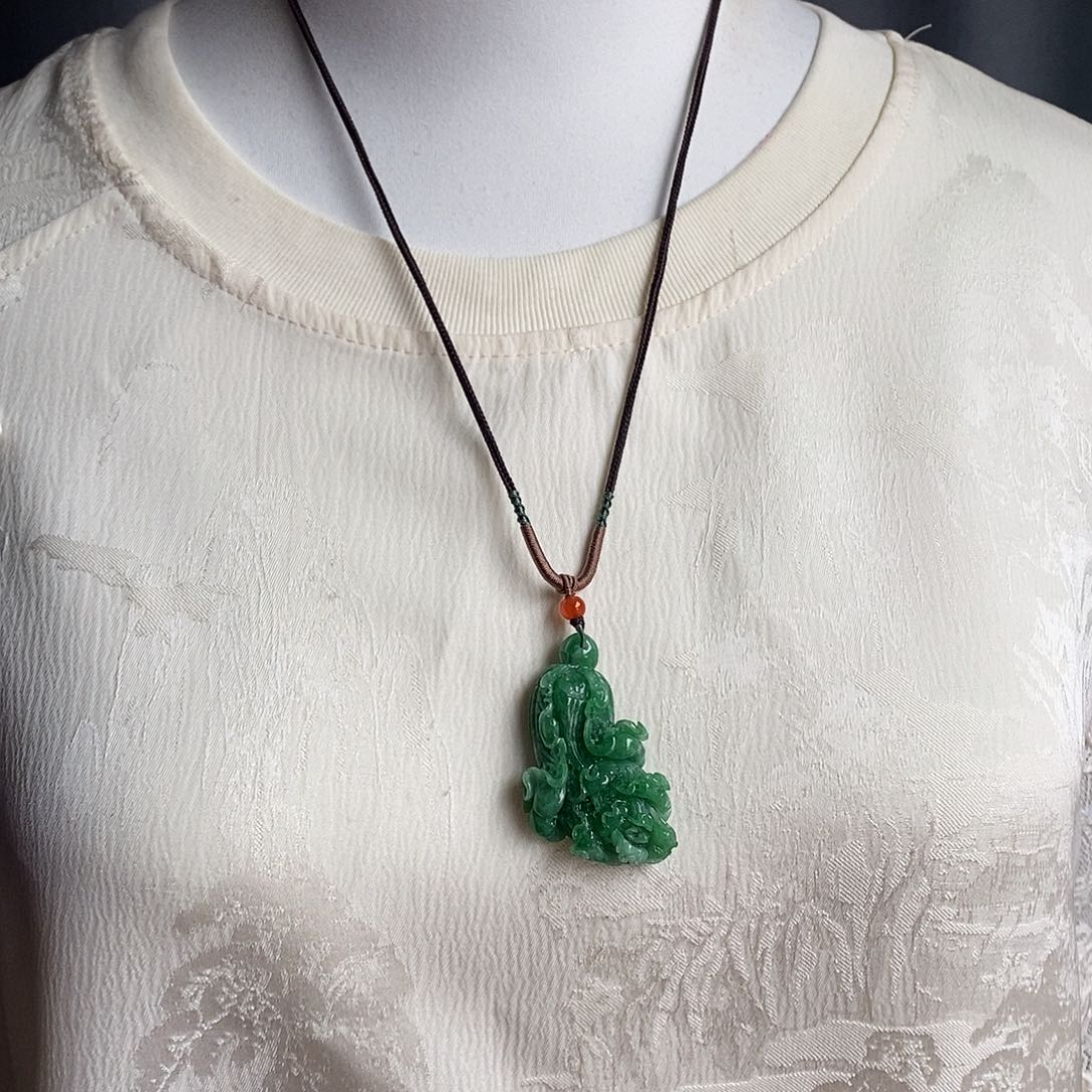 翡翠未镶嵌吊坠(赠链)