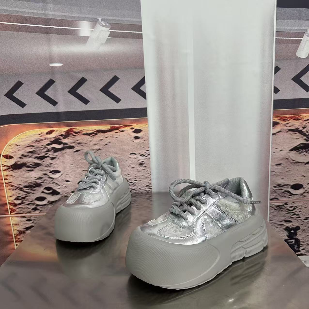 339-22夏款新款2025圆头系带韩版简约休闲板鞋潮流百搭红色时尚