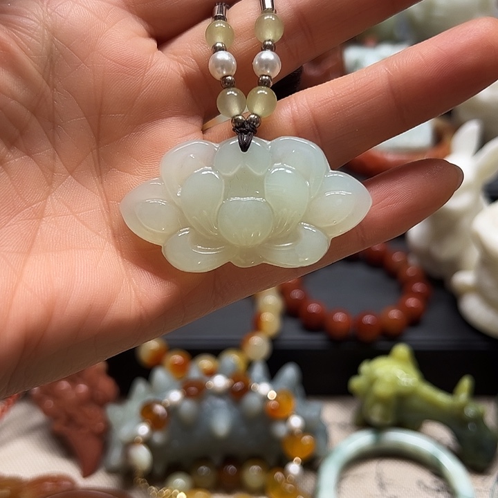 蛇纹石玉吊坠未镶嵌