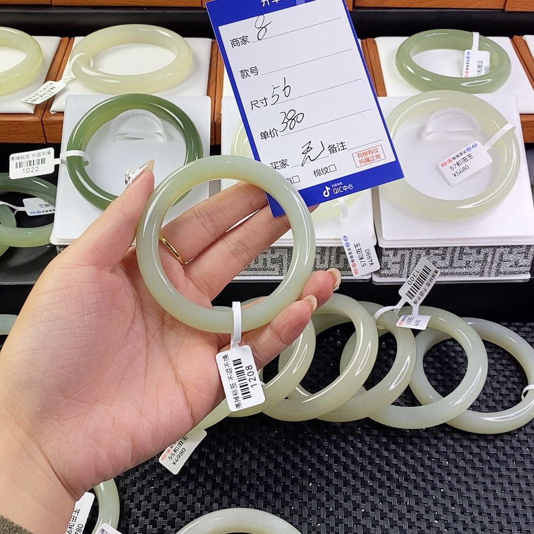 和田玉手镯未镶嵌无*