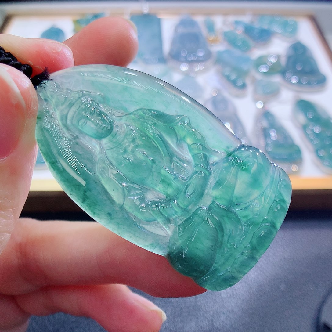 翡翠颈饰未镶嵌翡翠