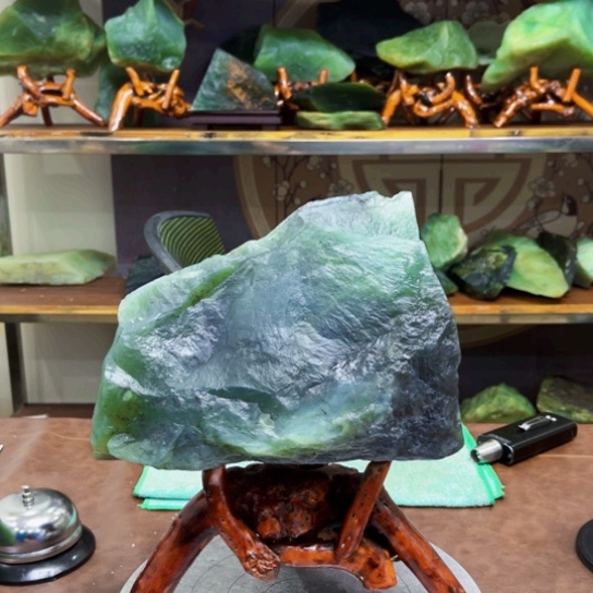 未镶嵌蛇纹石玉原石华*