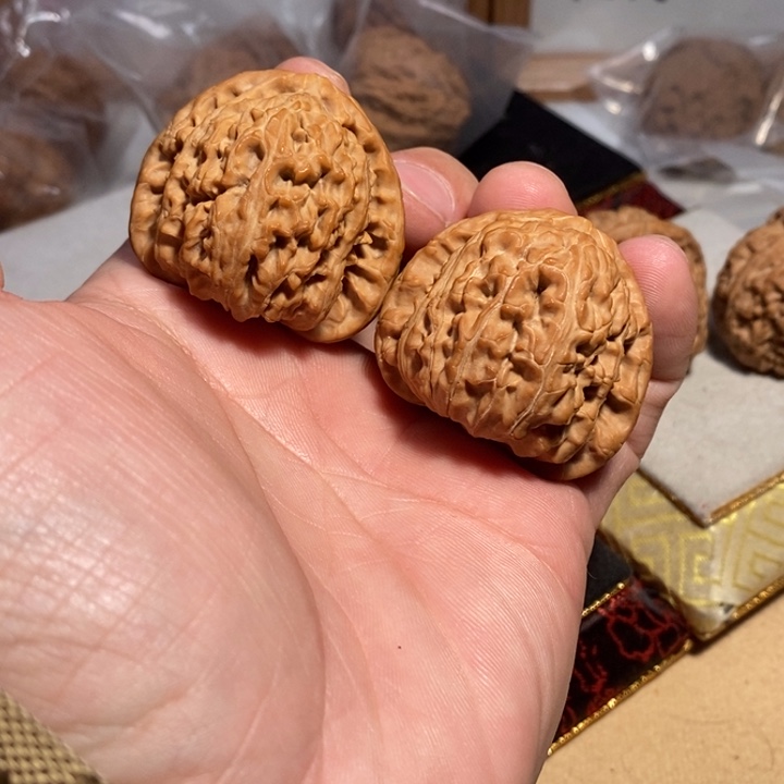 文玩核桃把件请***哥核桃