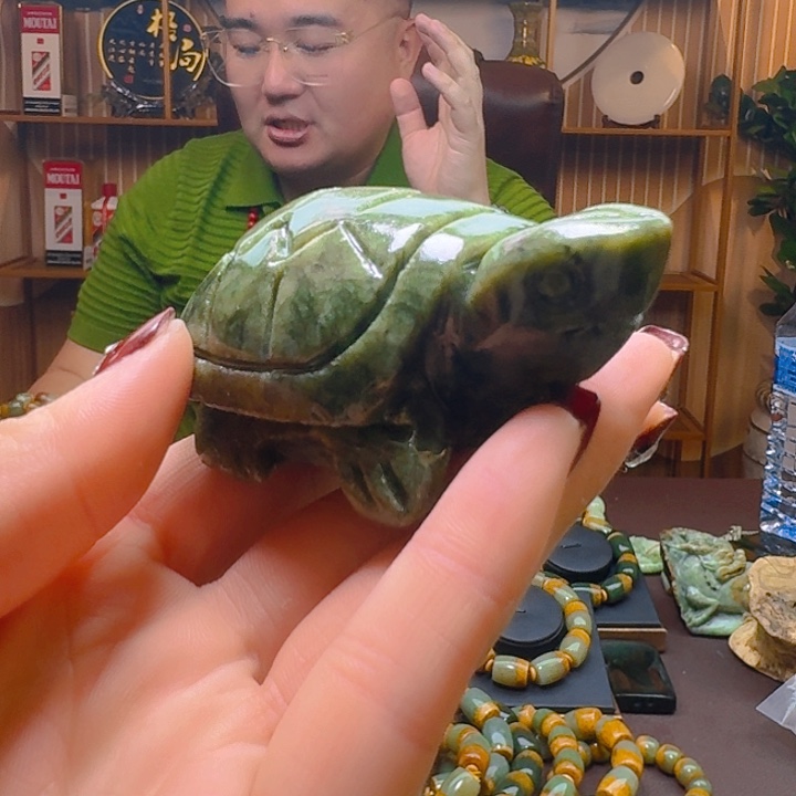 蛇纹石玉颈饰未镶嵌