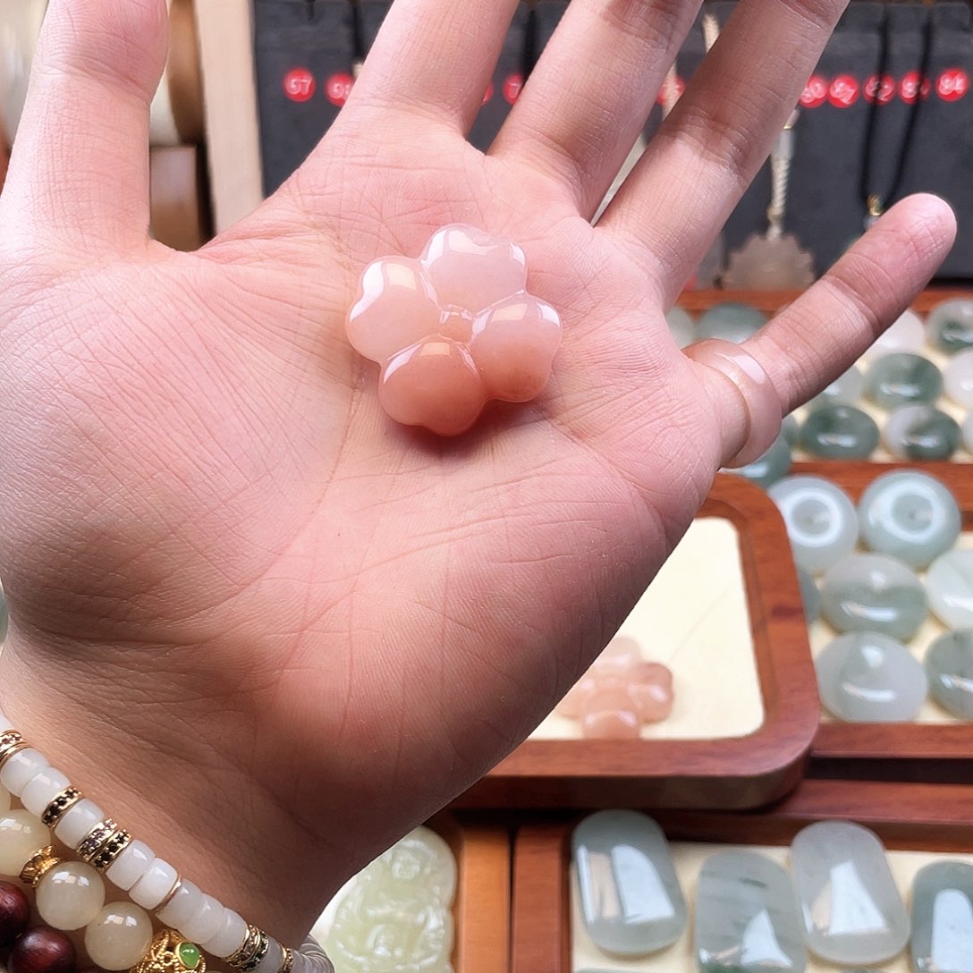 石英质玉未镶嵌颈饰