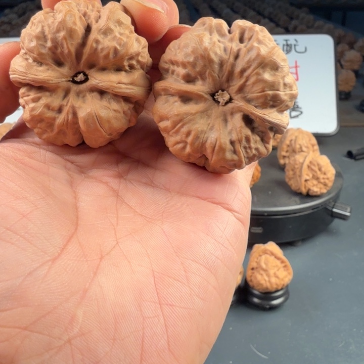 串***手文玩核桃吊坠蛤蟆的眼睛是真的