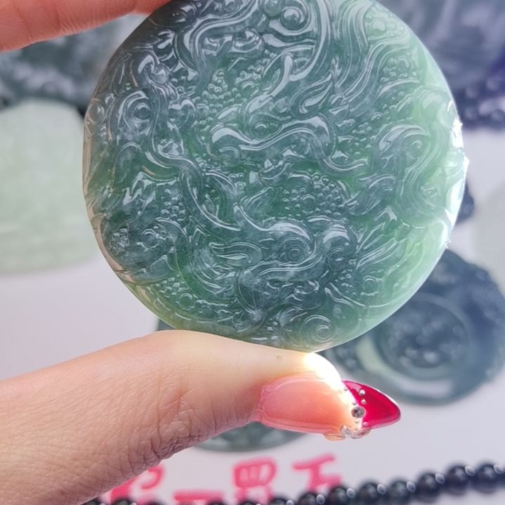 翡翠颈饰未镶嵌天然的A货翡翠多样性发货