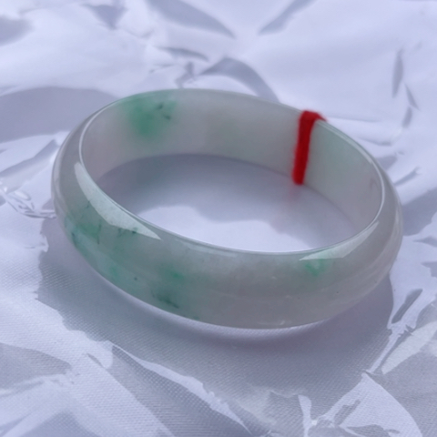 翡翠手镯未镶嵌贵妃53.5椭圆有纹不完美