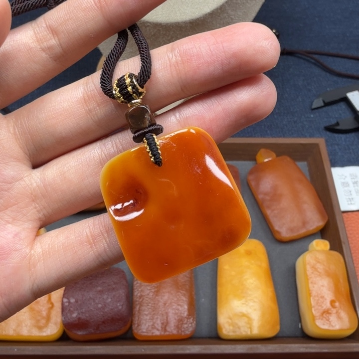 蜜蜡未镶嵌吊坠(赠链)