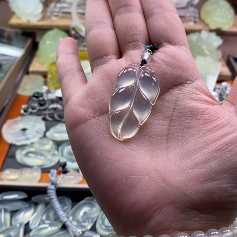 【闪购商品】蛇纹石玉未镶嵌颈饰