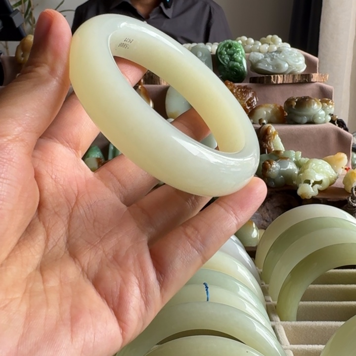 和田玉（糖玉）未镶嵌颈饰