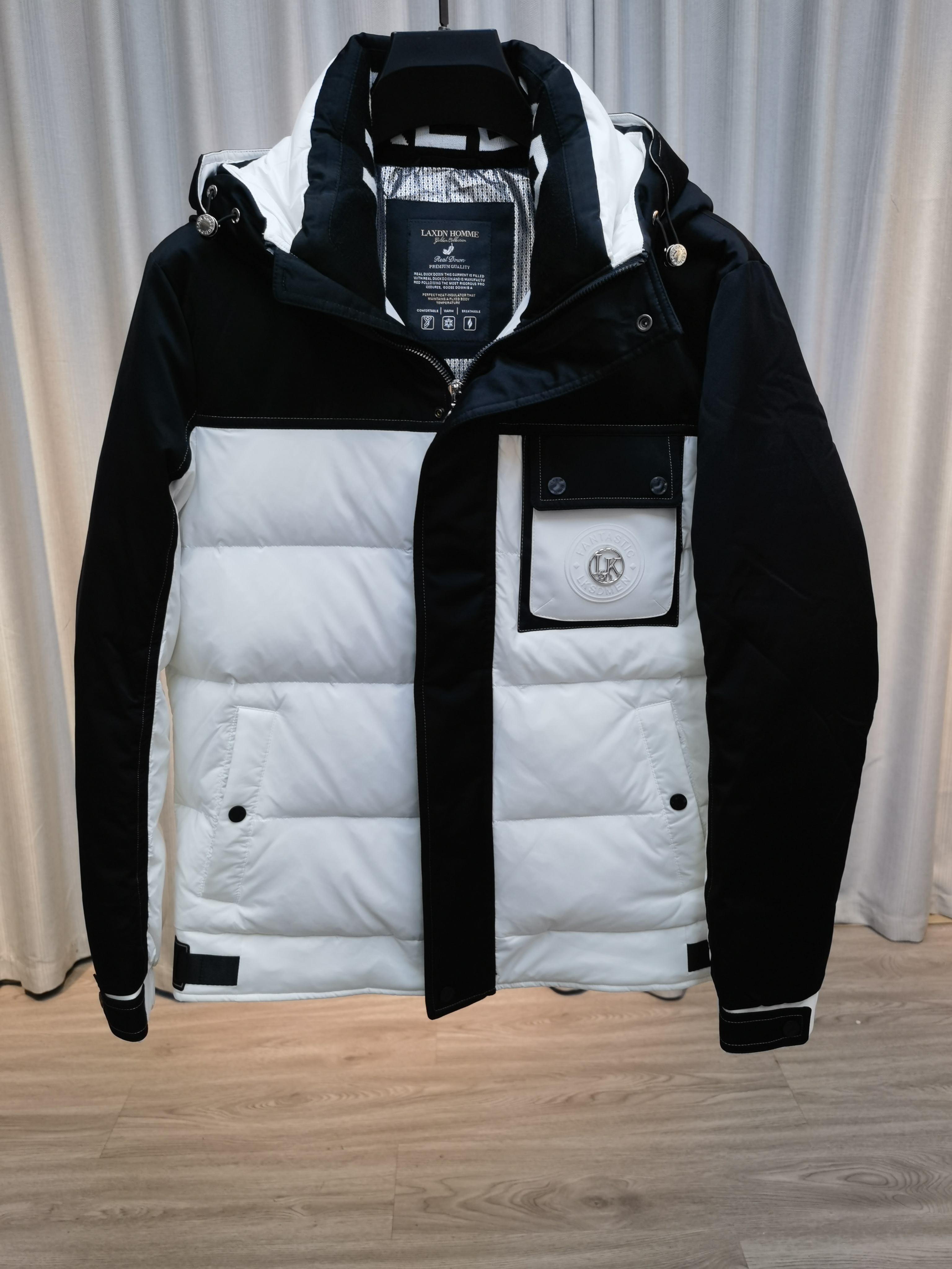 【清货特价】羽绒服 黑白拼接短款连帽冬季 羽绒服 时尚休闲保暖